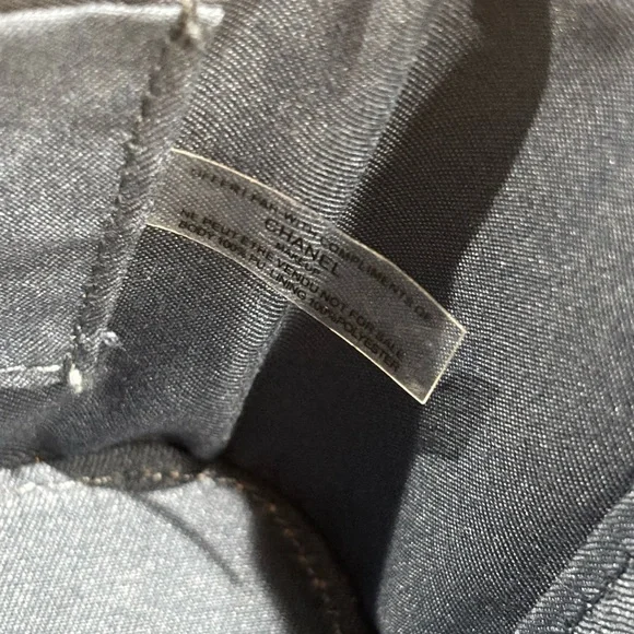 Chanel Makeup line Blue Floral Denim Shoulder Bag with Gold Accents - Picture 13 of 16